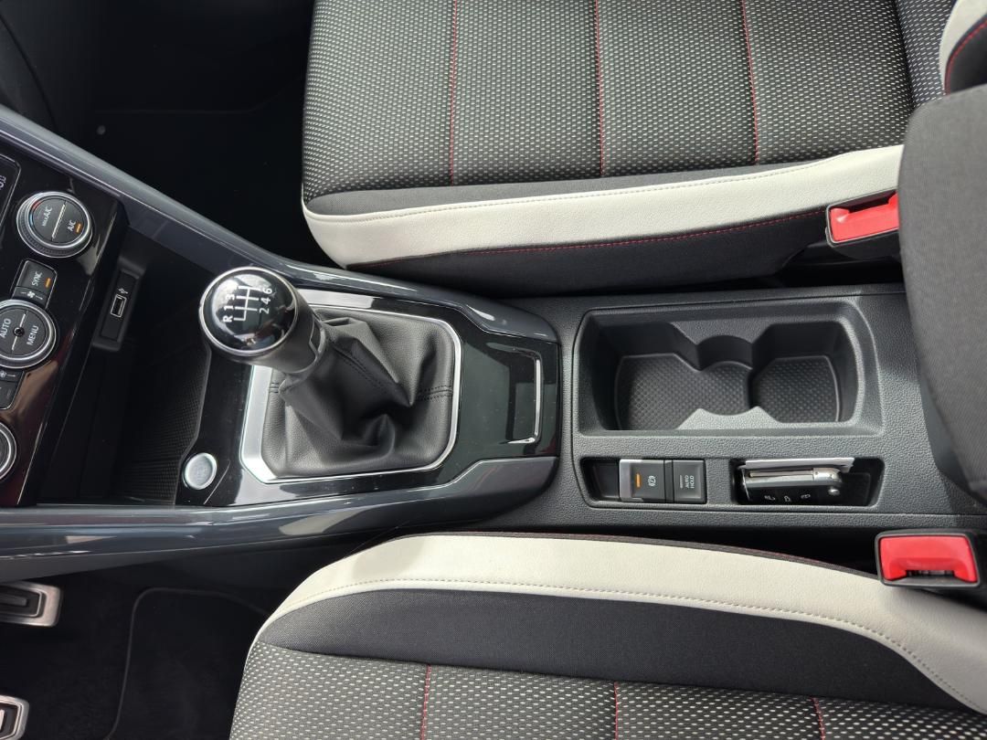 Fahrzeugabbildung Volkswagen T-ROC Sport 1.5l,110 KW,Sport, Deep Black Perlef