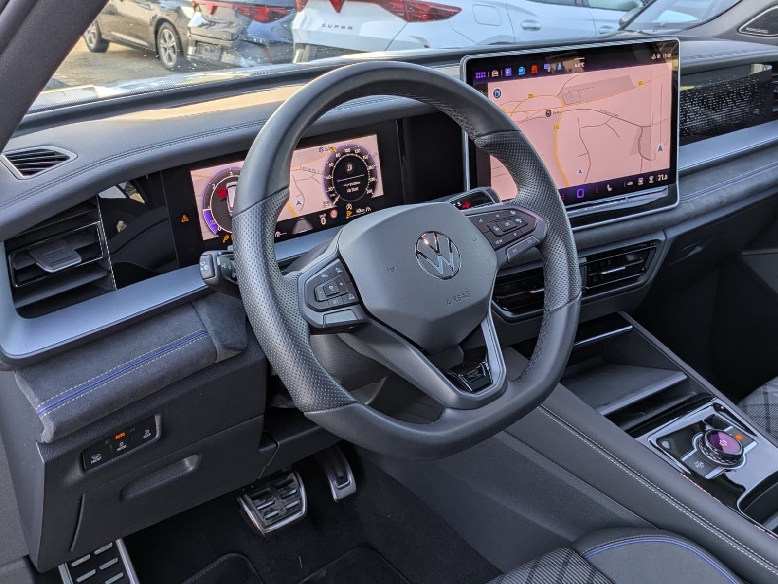 Fahrzeugabbildung Volkswagen Tayron 2.0 TDI 4M R-Line BLACK*7Si*MATRIX*PANO