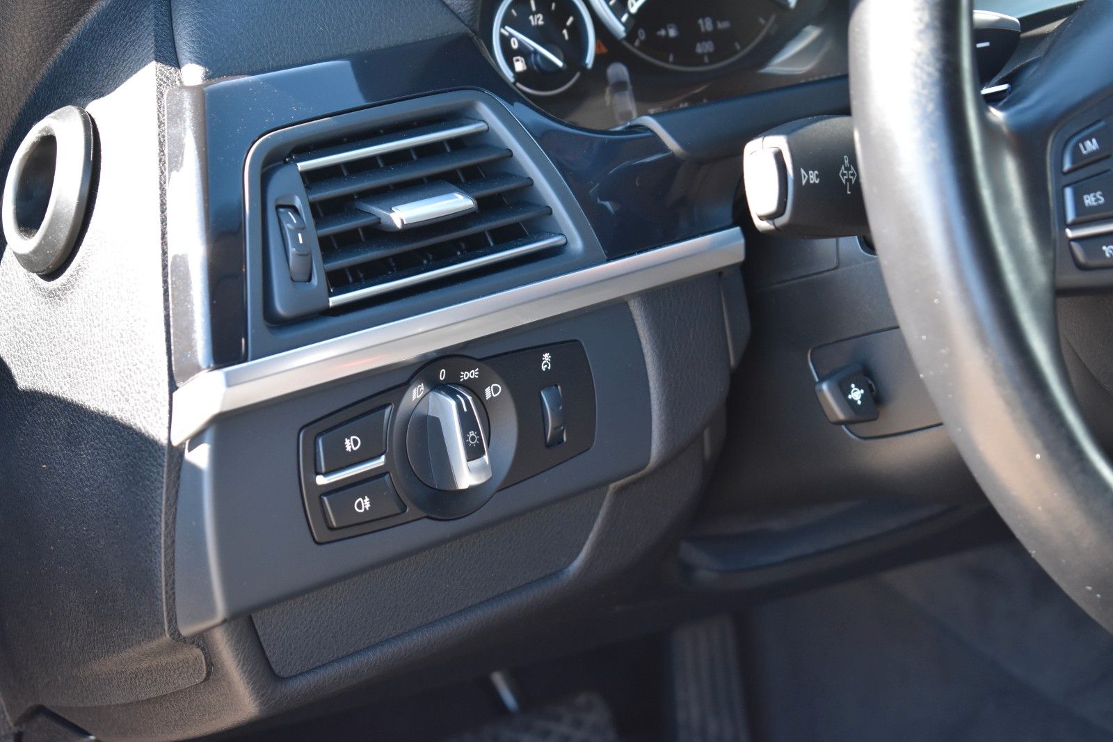 Fahrzeugabbildung BMW 640 i Coupe Schwarz Schwarz