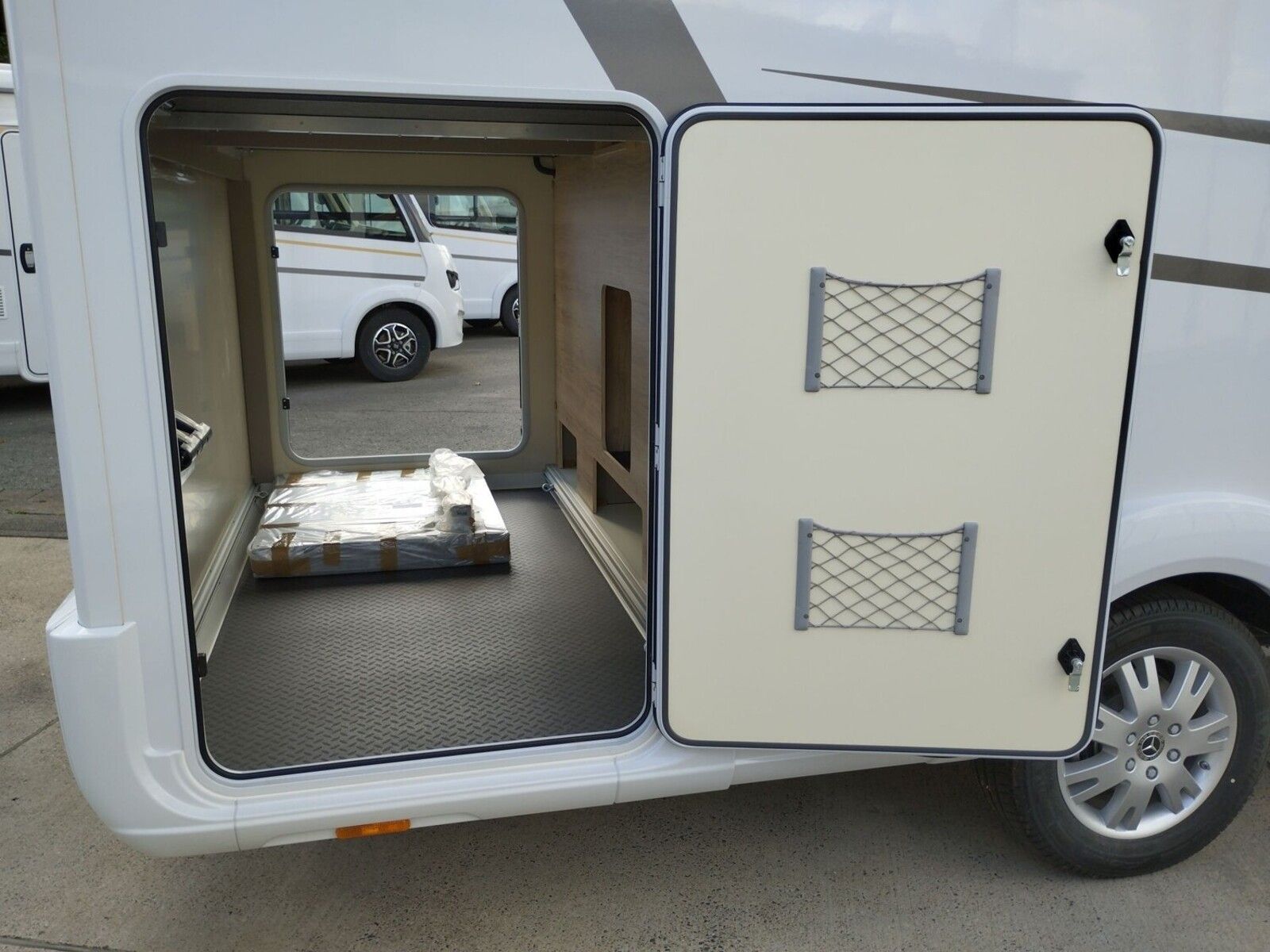Fahrzeugabbildung Eura Mobil Profila T PT 726 EB Dörr 30 Jahre Sonderedition