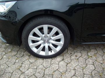Bild 13 Audi A1 1.2 ambition Alu BT Klima Sitzheizung Xenon