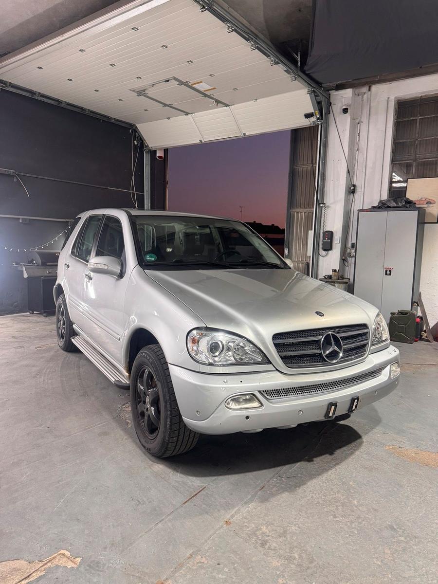 Mercedes-Benz ML 400
