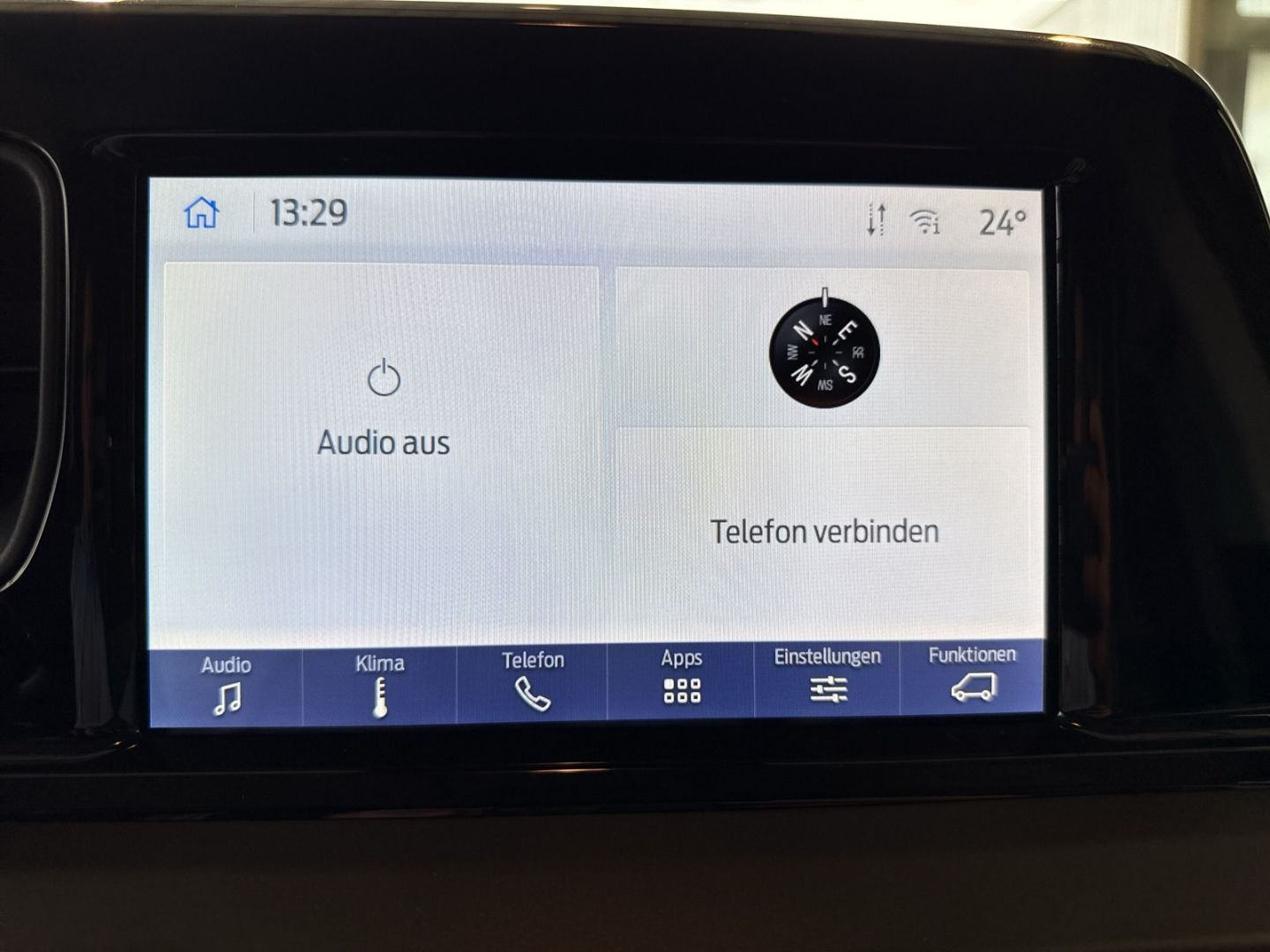 Fahrzeugabbildung Ford Transit Courier Trend Apple CarPlay Android Auto