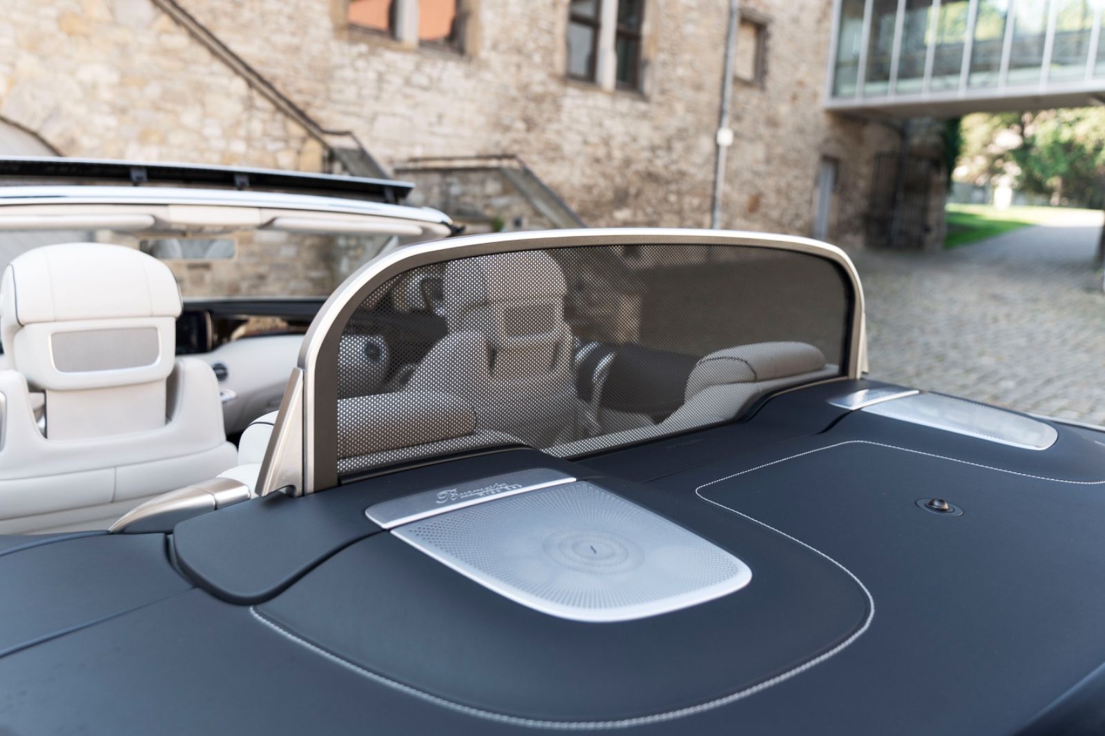 Fahrzeugabbildung Mercedes-Benz S 560 Cabriolet BURMESTER HUD 360° ACC LUFT TOTW