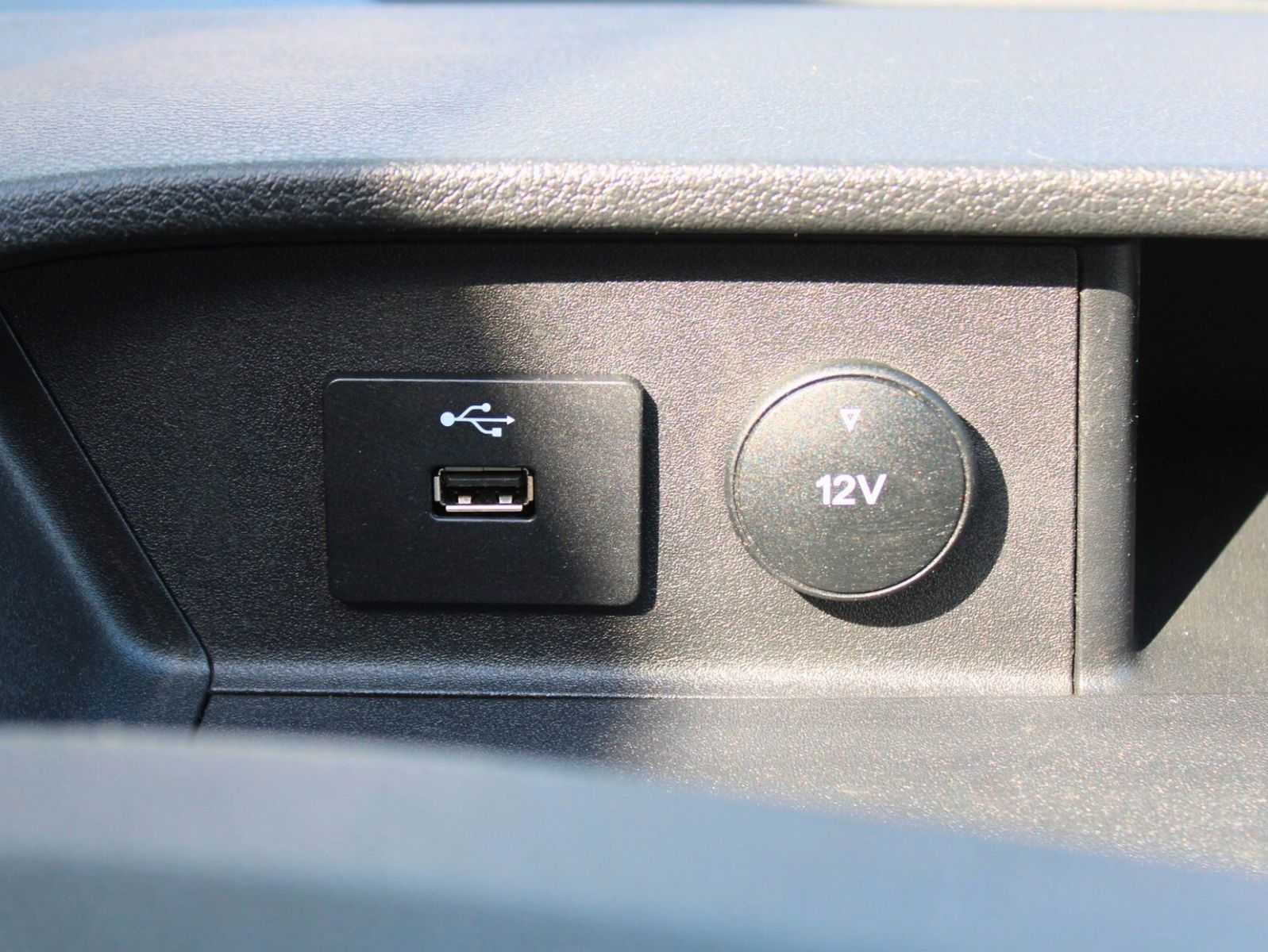 Fahrzeugabbildung Ford Transit L2 H2 Kasten LKW AHK PDC Kamera uvm.