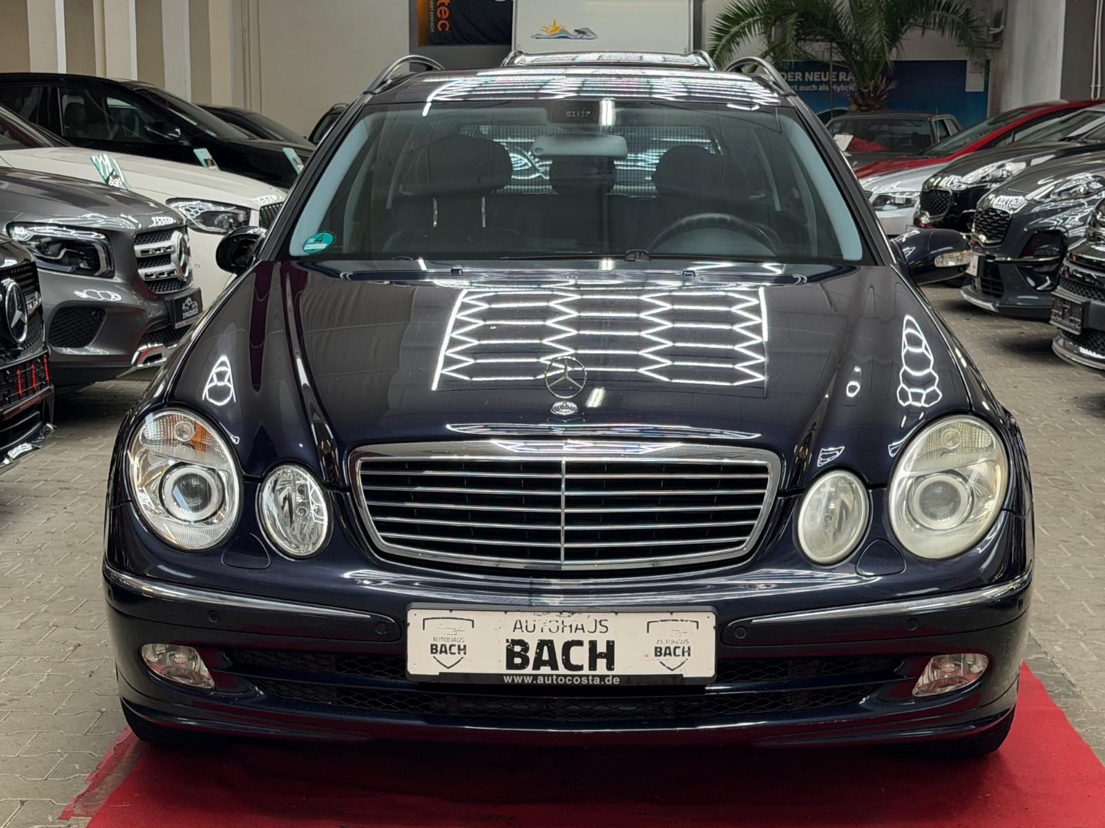 Mercedes-Benz E320 2004 — вигляд ззаду