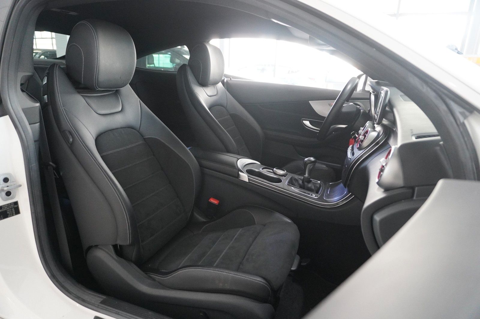 Fahrzeugabbildung Mercedes-Benz C 180 COUPE SPORT NAVI/LED/KAMERA/SPORT/SHZ/AMG