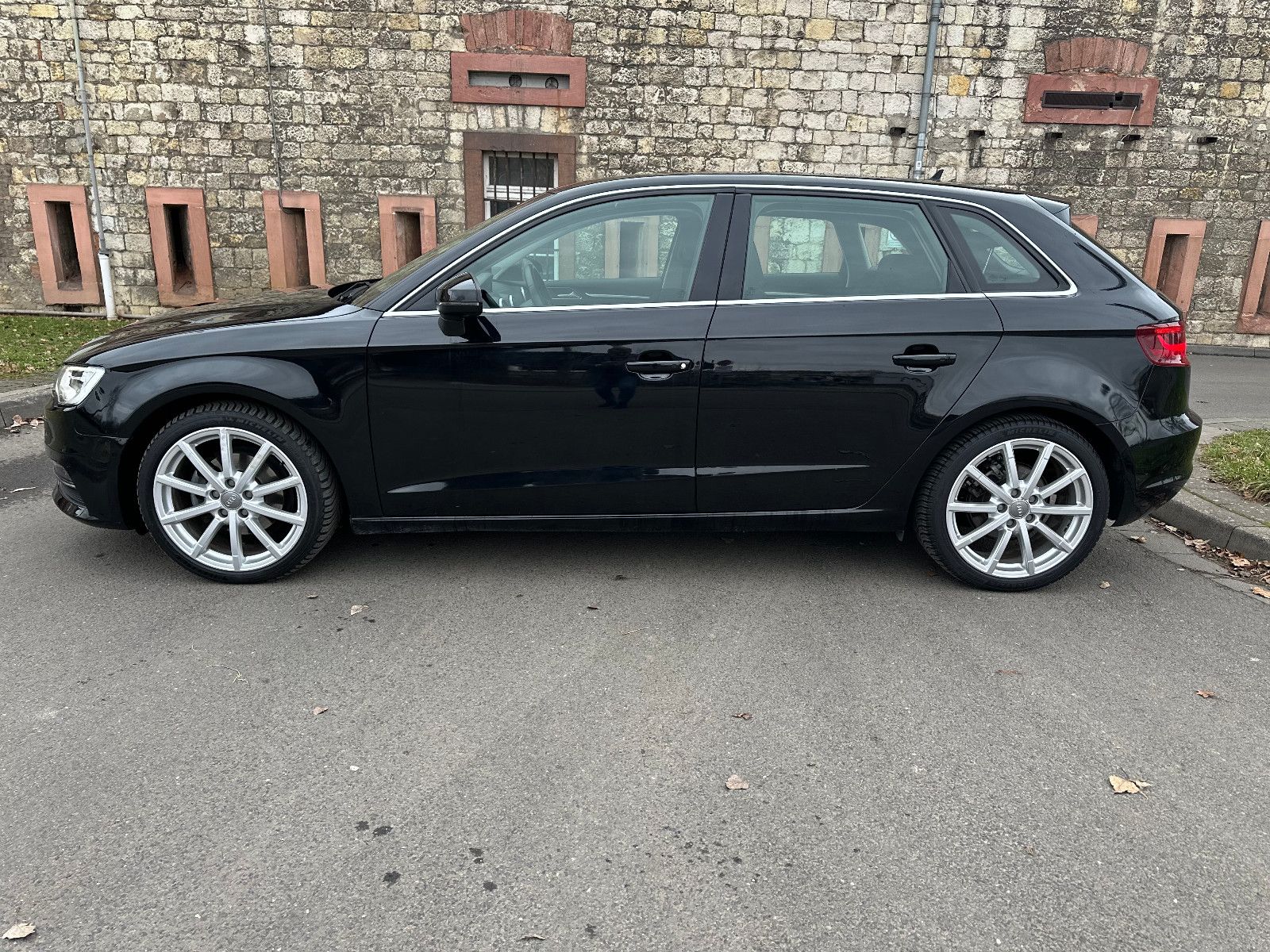 Fahrzeugabbildung Audi A3 SPORTBACK AMBITION*AUTOM+LEDER+KAMERA+KEYL.*