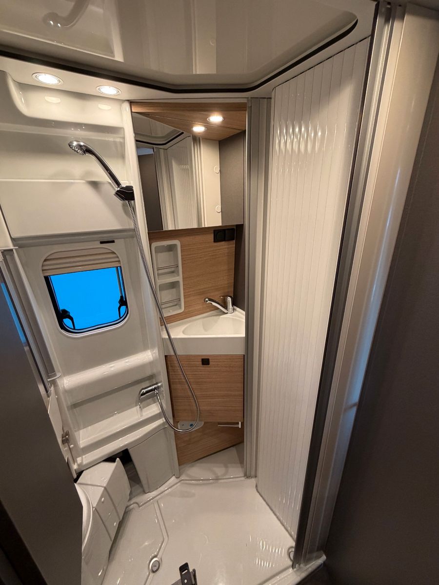 Fahrzeugabbildung Malibu Van Family 4 GT 640 RB Aufstelldach MJ26 lucca