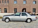 Mercedes-Benz Herrlicher Mercedes Benz E 280 silbermetal... - Mercedes-Benz E 280 aus 1993