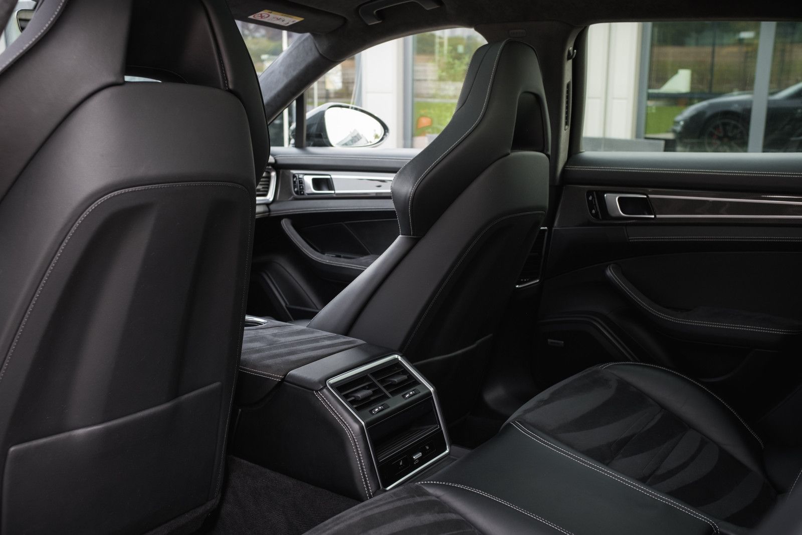 Fahrzeugabbildung Porsche Panamera Sport Turismo GTS-BOSE-Approved