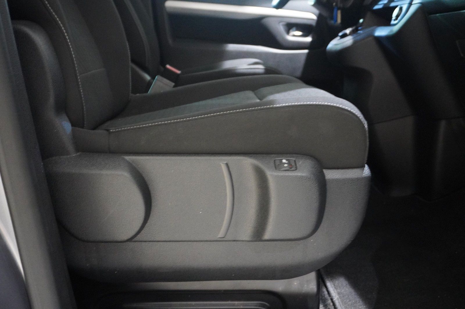 Fahrzeugabbildung Opel Zafira Life 2.0D "M" EDITION 8-SITZ NAVI/HUD/DAB