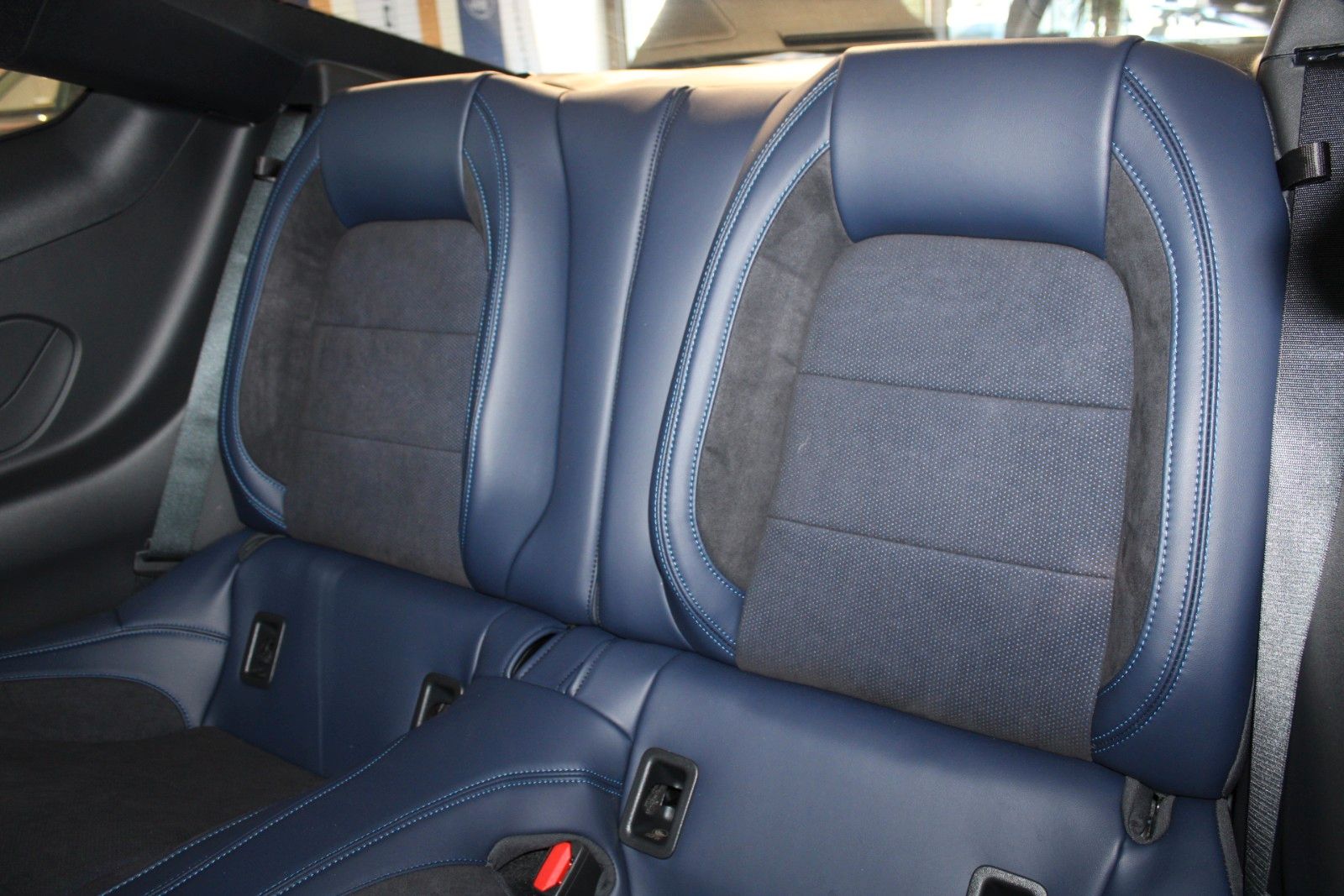Fahrzeugabbildung Ford Mustang 5.0 Ti-VCT V8 Dark Horse AUTOMATIK