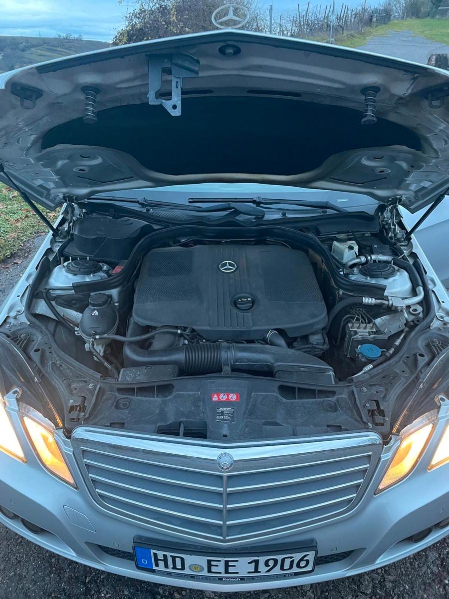 Mercedes-Benz E 220 CDI BlueEFFICIENCY Standard