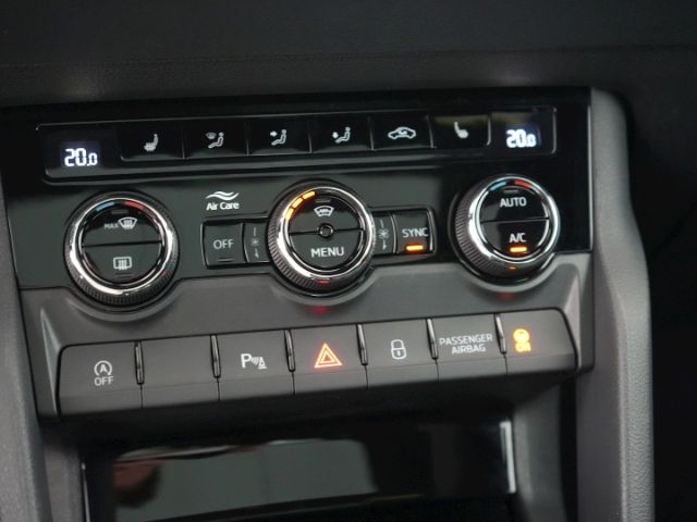 Karoq SPORTLINE TDI DSG 4x4+AHK+NAVI+PANORAMADAC