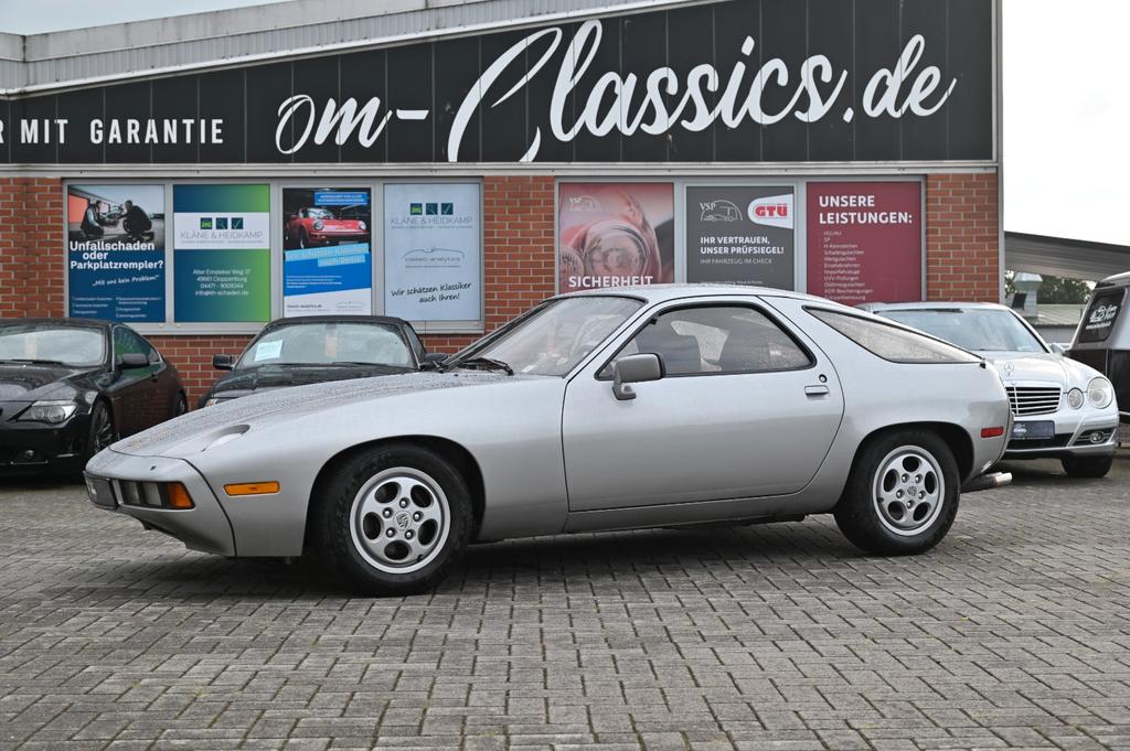 Porsche 928