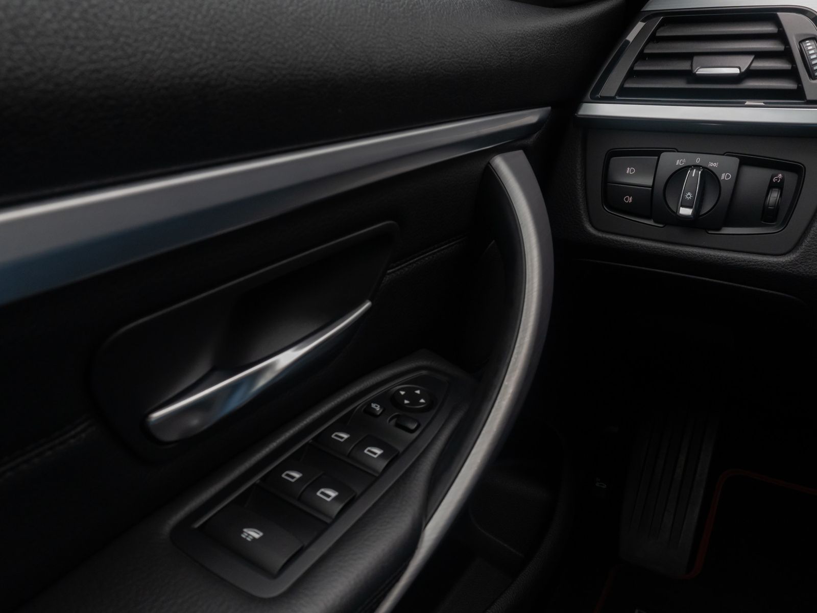 Fahrzeugabbildung BMW 430d Cabrio Sport Line Alarm HUD BiXenon Komfort