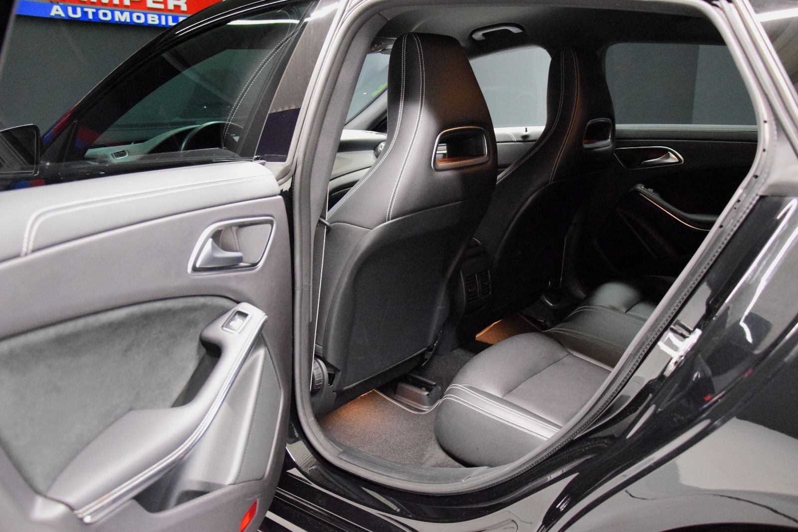 Fahrzeugabbildung Mercedes-Benz CLA 200d Shooting Brake AMG Urban Style Edition