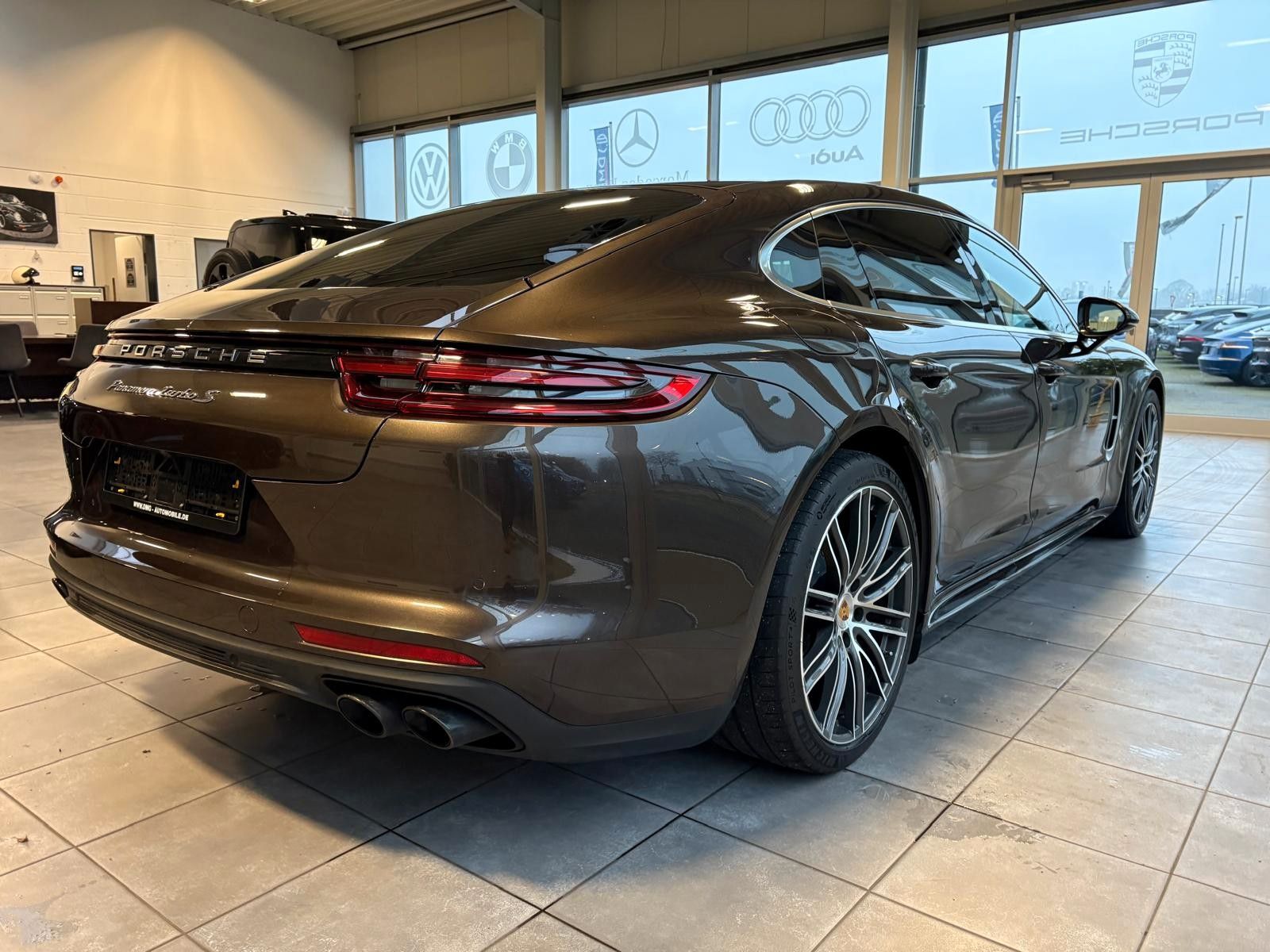 Fahrzeugabbildung Porsche Panamera Turbo S E-Hybrid Executive