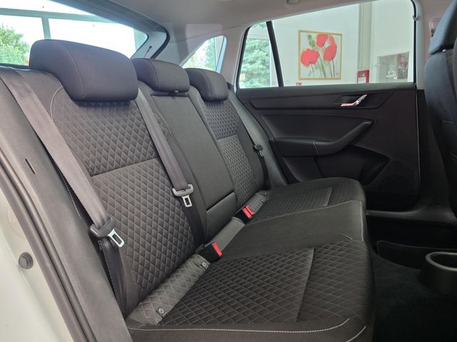 SKODA Rapid — Foto 23