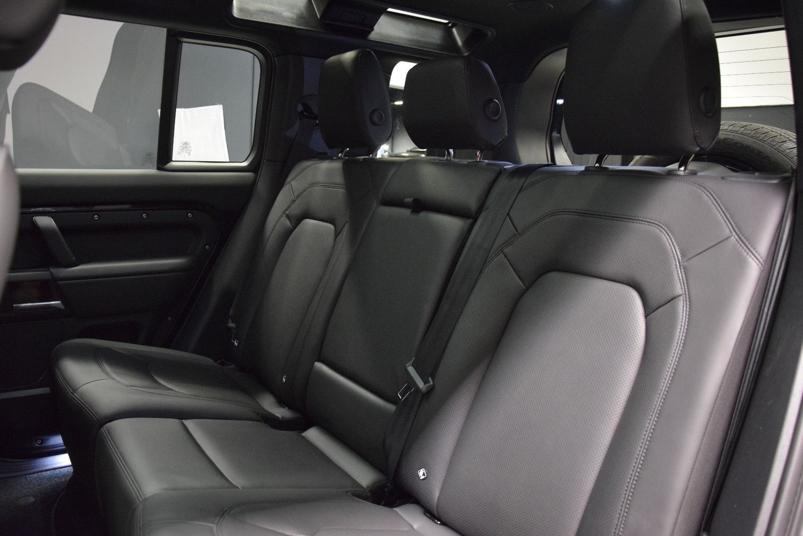 Fahrzeugabbildung Land Rover Defender 110 X-Dynamic HSE 5.0 V8 Pano Matrix