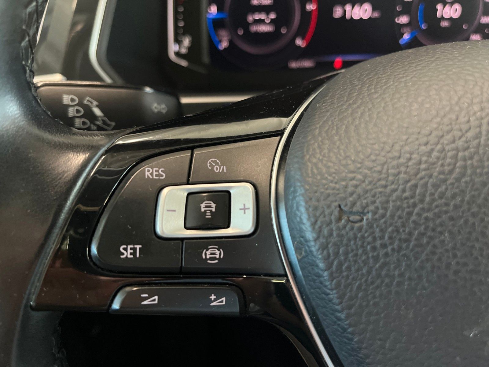 Fahrzeugabbildung Volkswagen Tiguan 2.0 TDi Comfortline NAVI LED WinterPaket