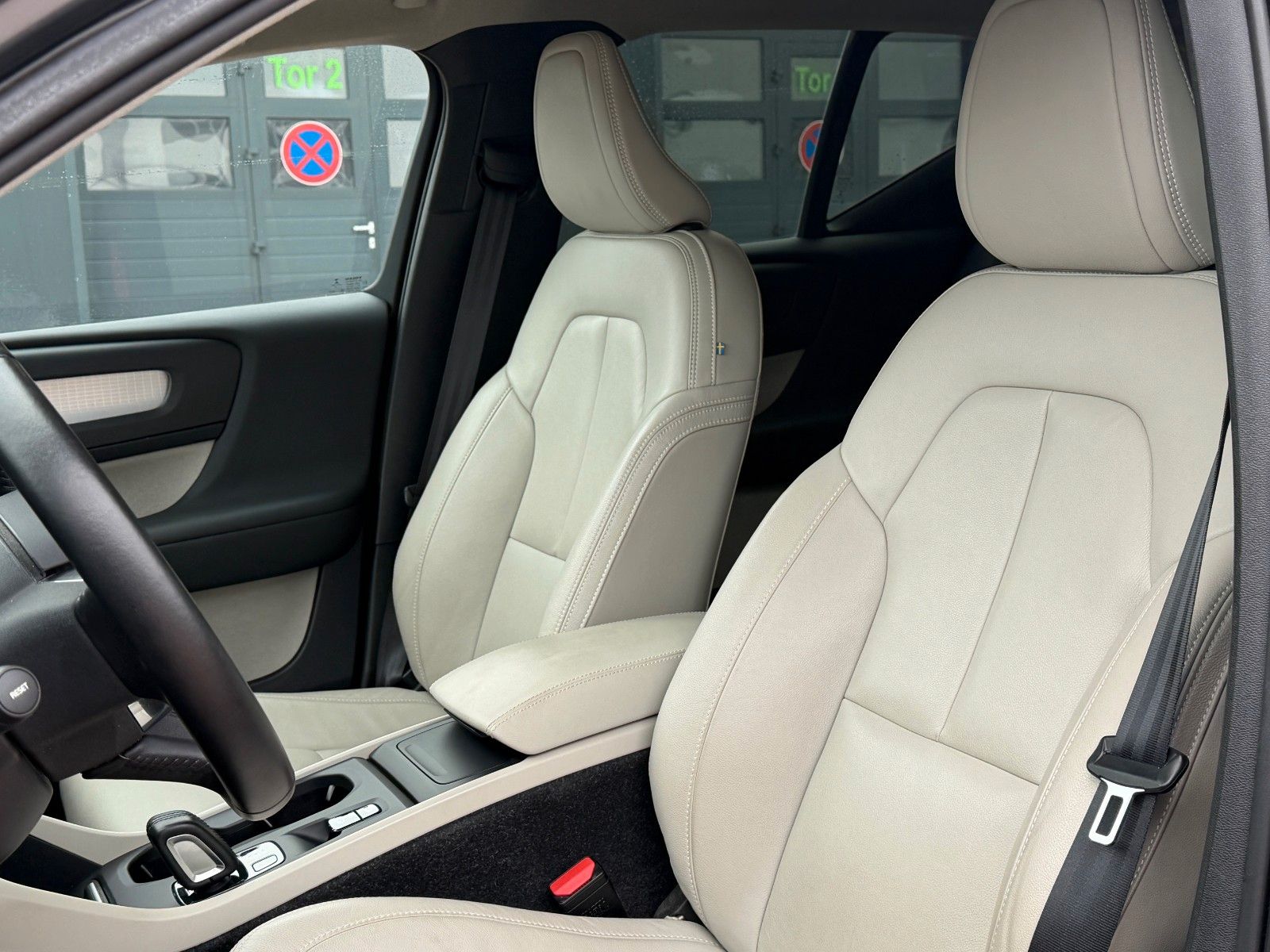 Fahrzeugabbildung Volvo XC40 T4 Momentum AWD *Nav*Totwinkel*AHK*LED*360°