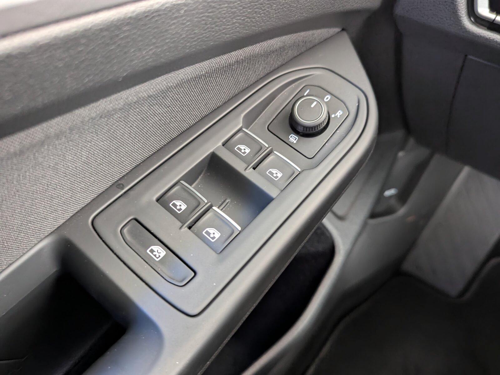 Volkswagen Golf VIII 1.5 eTSI Life LED+NAVI+SHZ+PDC+ACC+, миниатюра 22