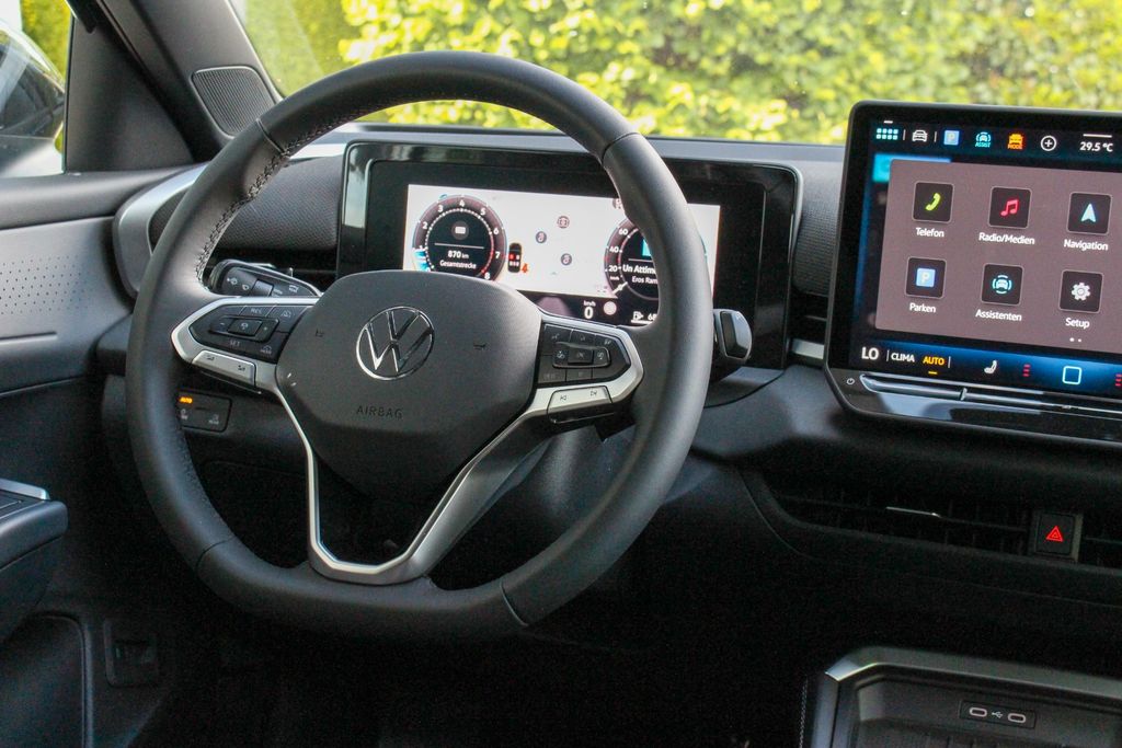 VW T-Roc 1.5 Black Style / DISCOVER/ 18"/ CARPLAY VW T-Roc 1.5 Black Style / DISCOVER/ 18"/ CARPLAY