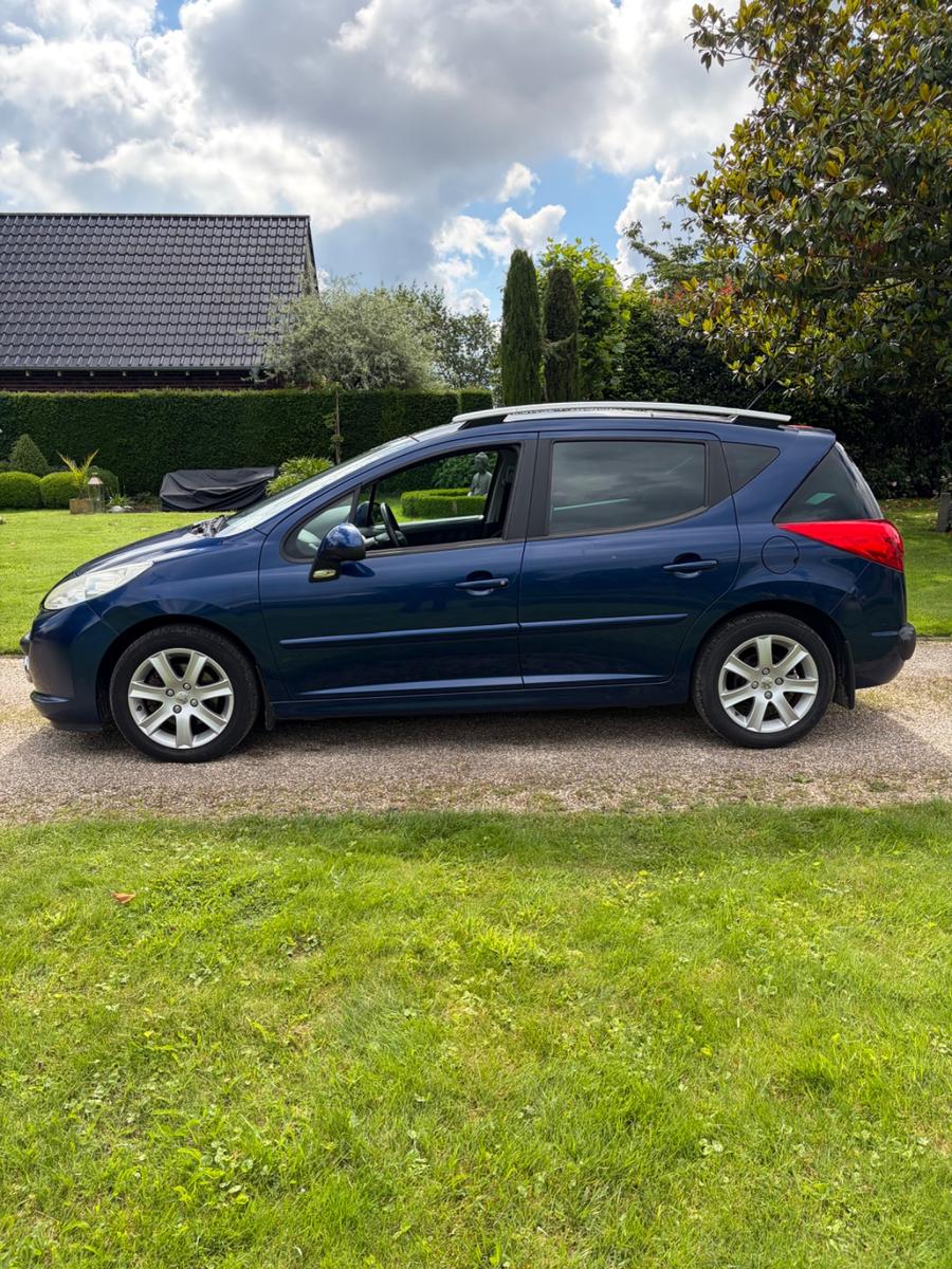 Peugeot 207 SW Sport AHK Pano TÜV Neu