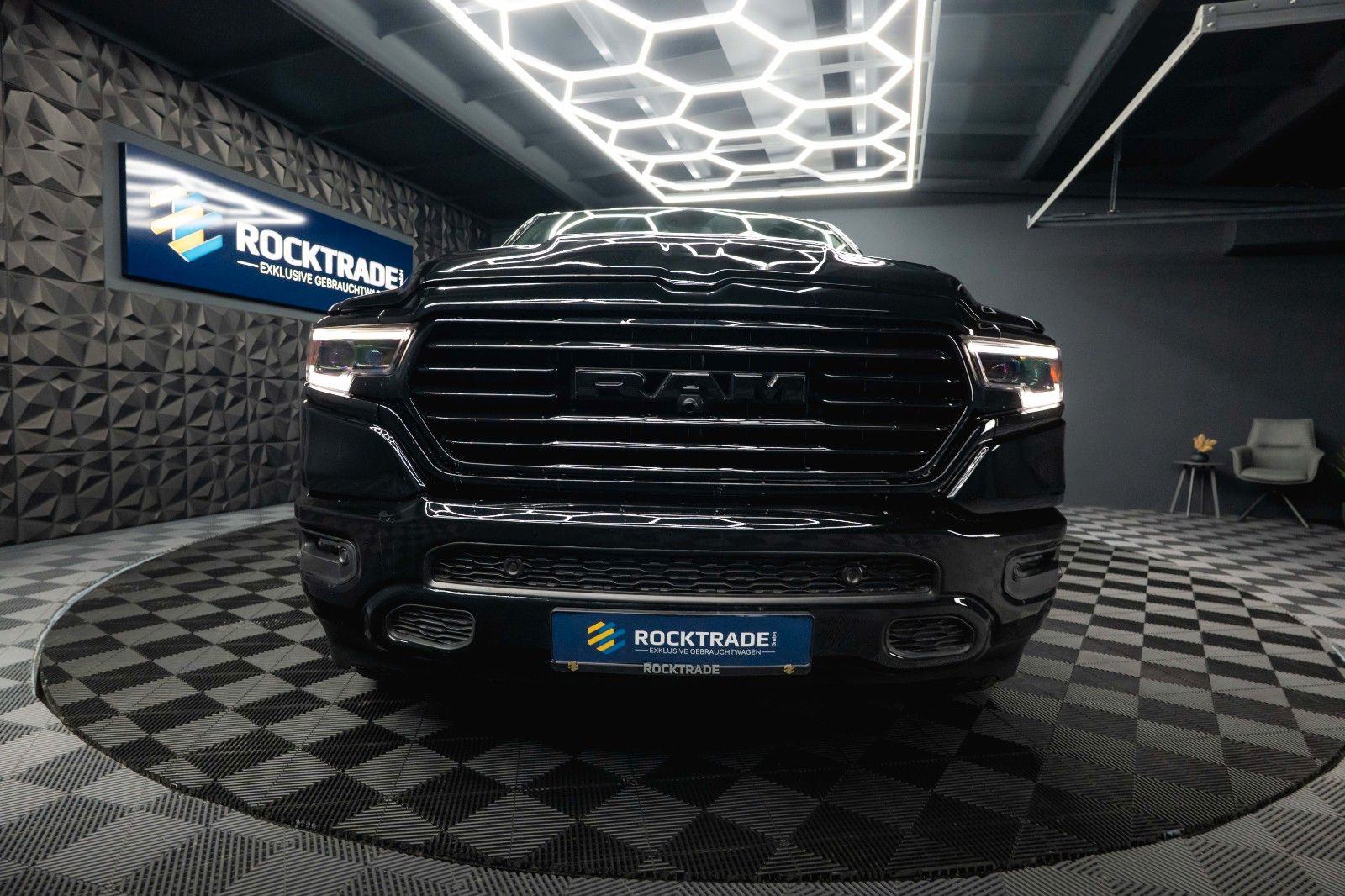 Fahrzeugabbildung Dodge RAM 5.7 V8 HEMI 4x4 Night LARAMIE RAMBOX 19%
