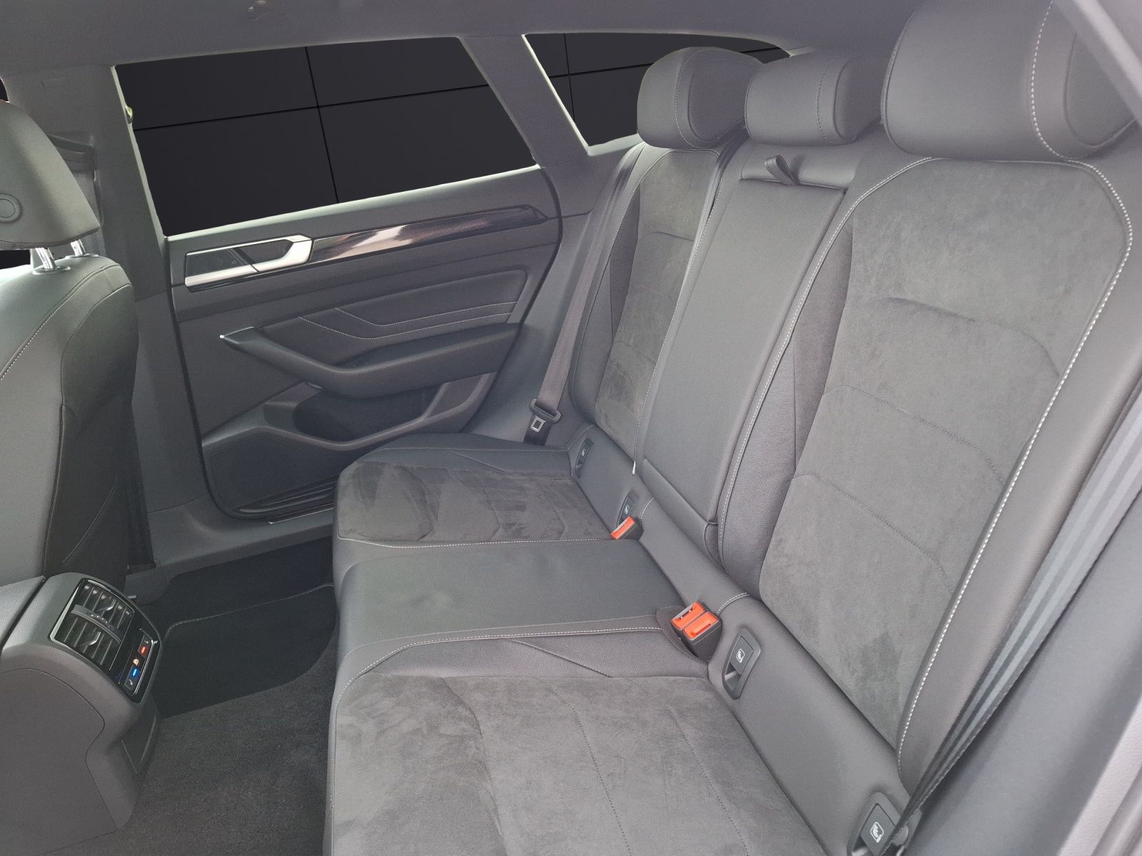 Fahrzeugabbildung Volkswagen Arteon SB TSI R-Line DSG Navi AID Pano ACC RFK S