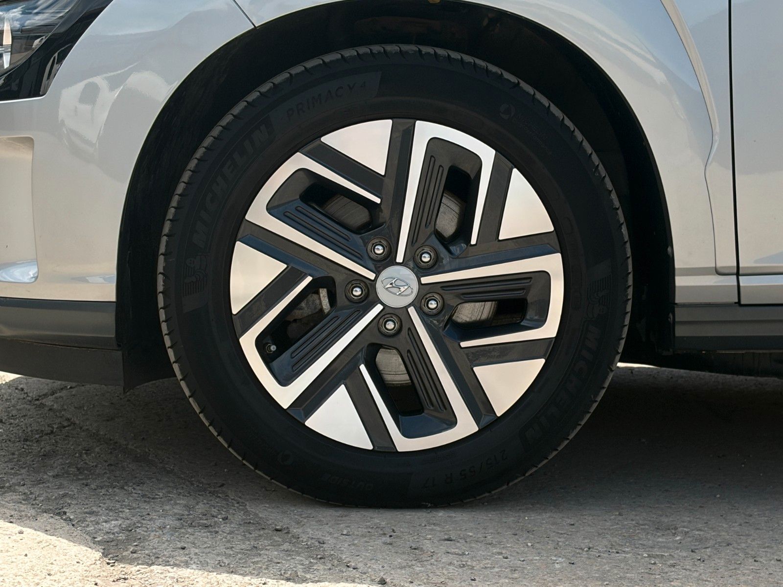 Fahrzeugabbildung Hyundai KONA E Select ACC PDC CAM SHZ LHZ LKA CarPlay