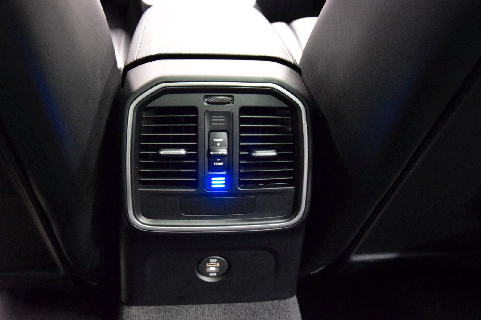 Fahrzeugabbildung Porsche Macan PDLS Leder Pano Memory PASM Kamera CarPlay