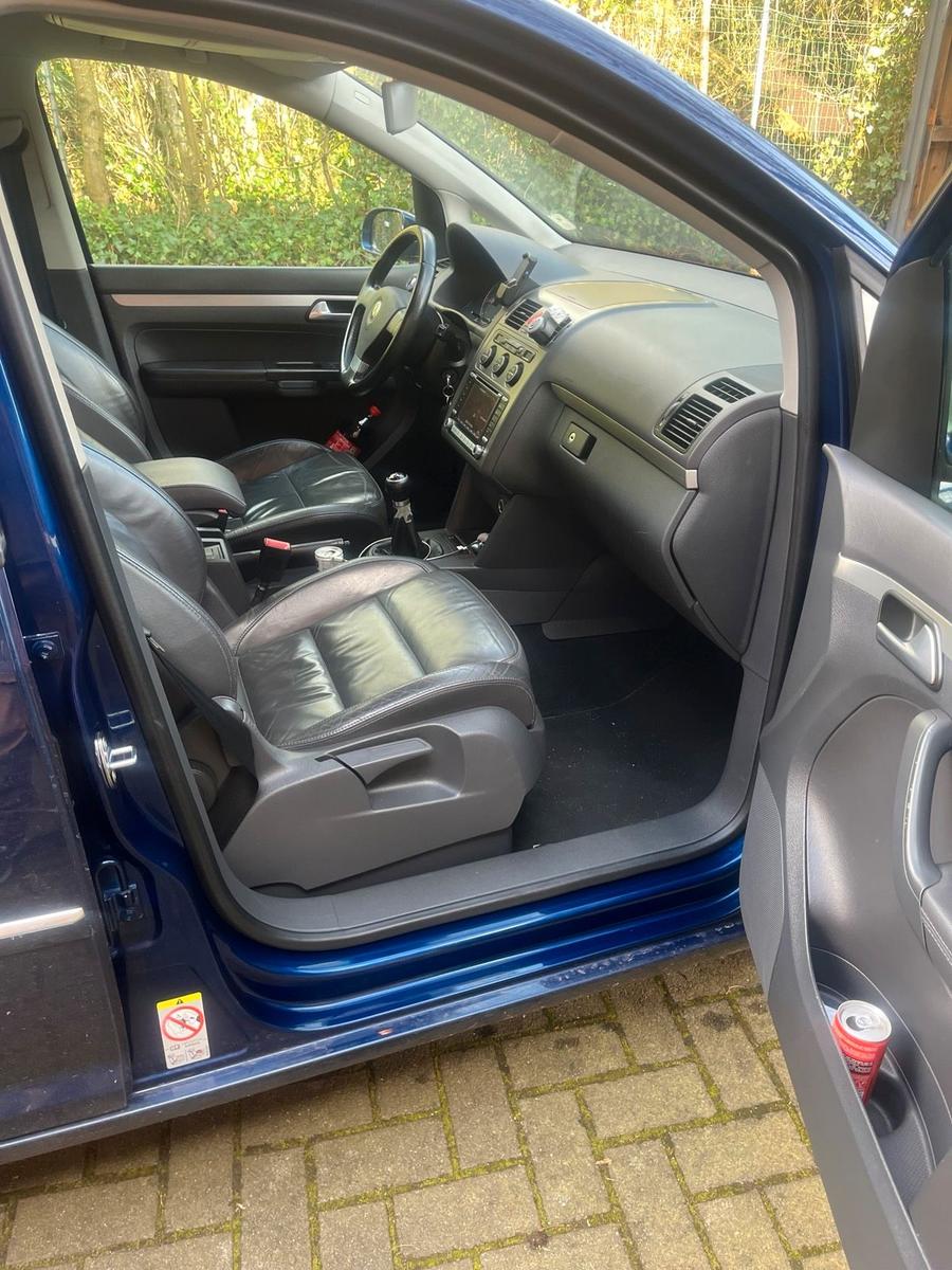Volkswagen Touran 2007 — interior