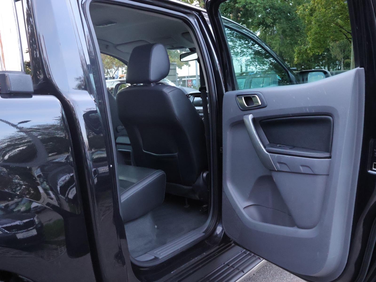 Ford Ranger Limited Double Cab 3.2 TDCi 5 cyl. 200 ch BVM 4x4 / Cuir / Caméra de recul / Pack Off-Road / Attelage 3,5 t