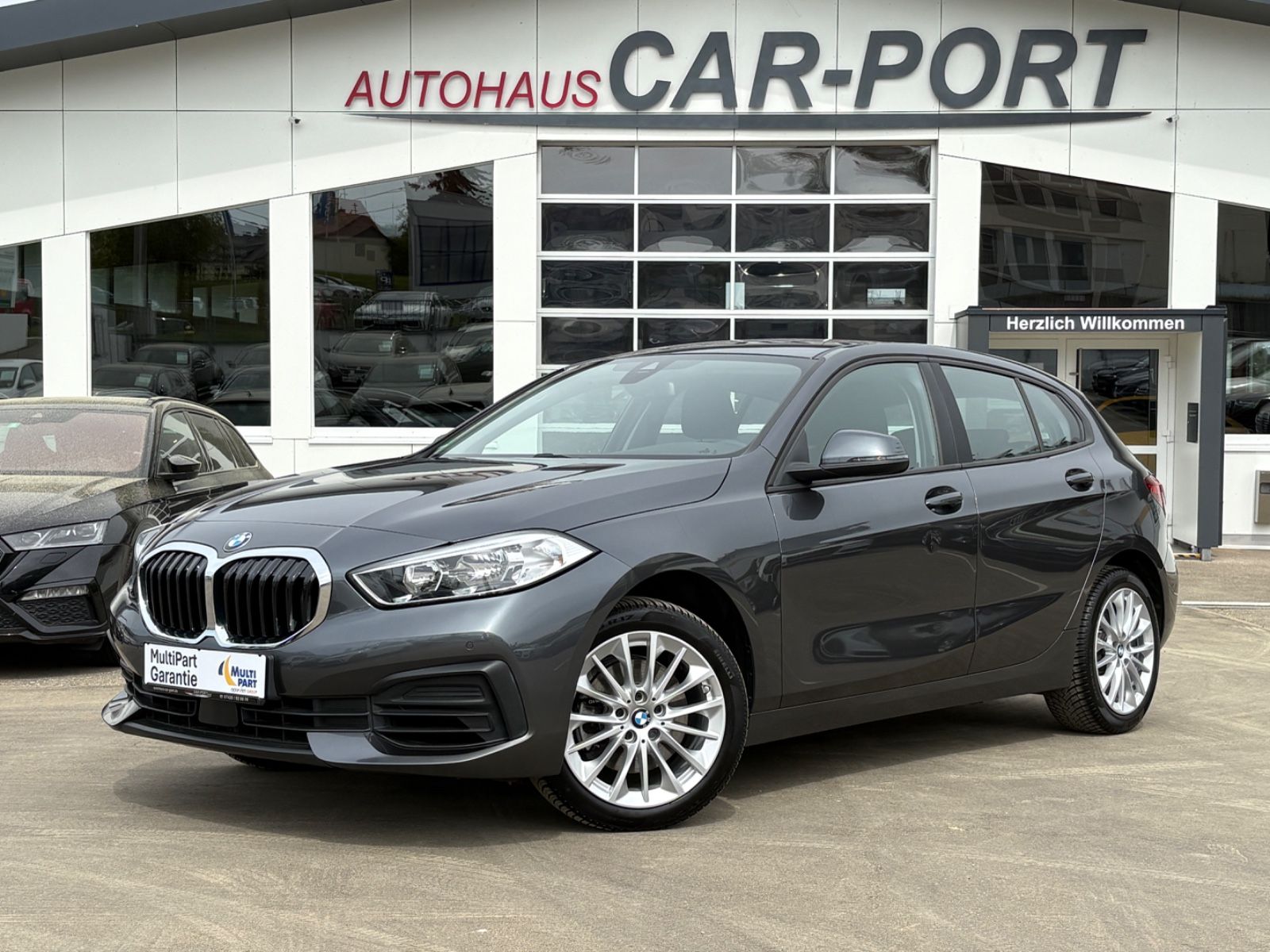 BMW 118 1 Limousine | 67.000 Km | NAVI | PDC |