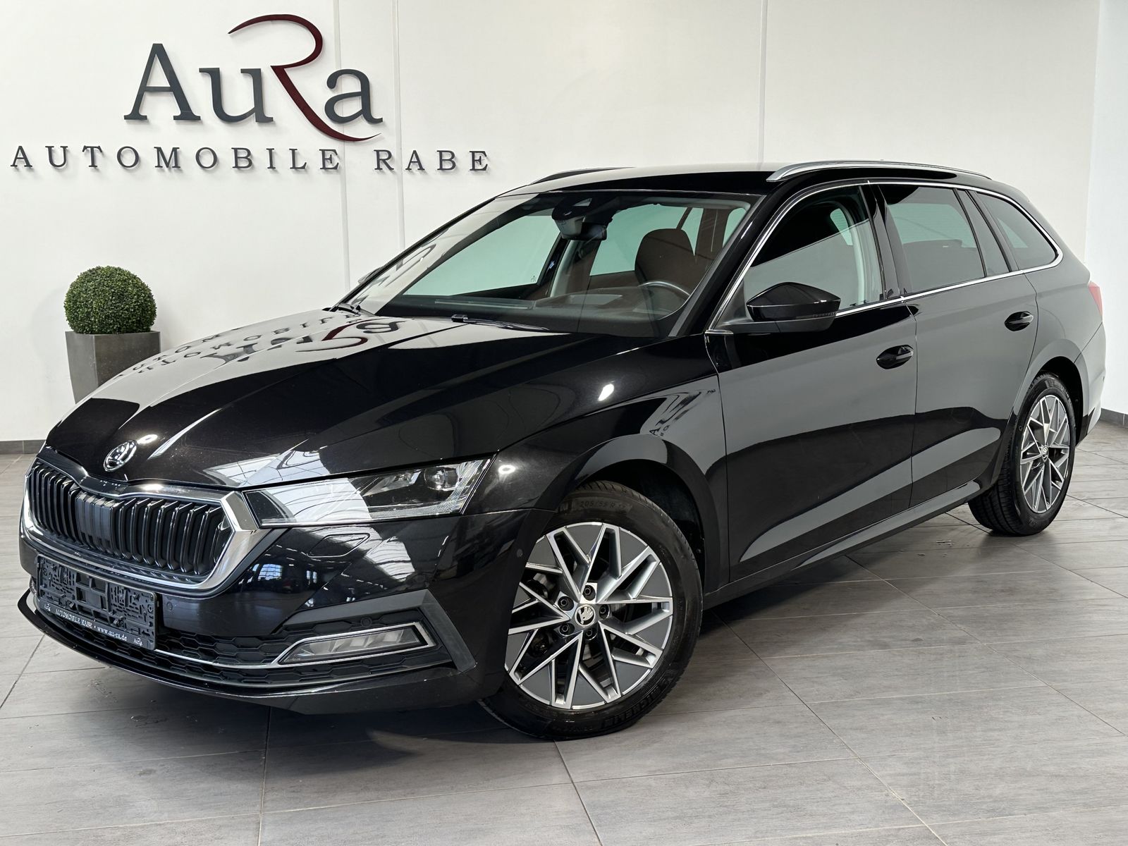 Fahrzeugabbildung SKODA Octavia Combi 2.0 TDI DSG NAV+LED+AHK+V-COCKPIT