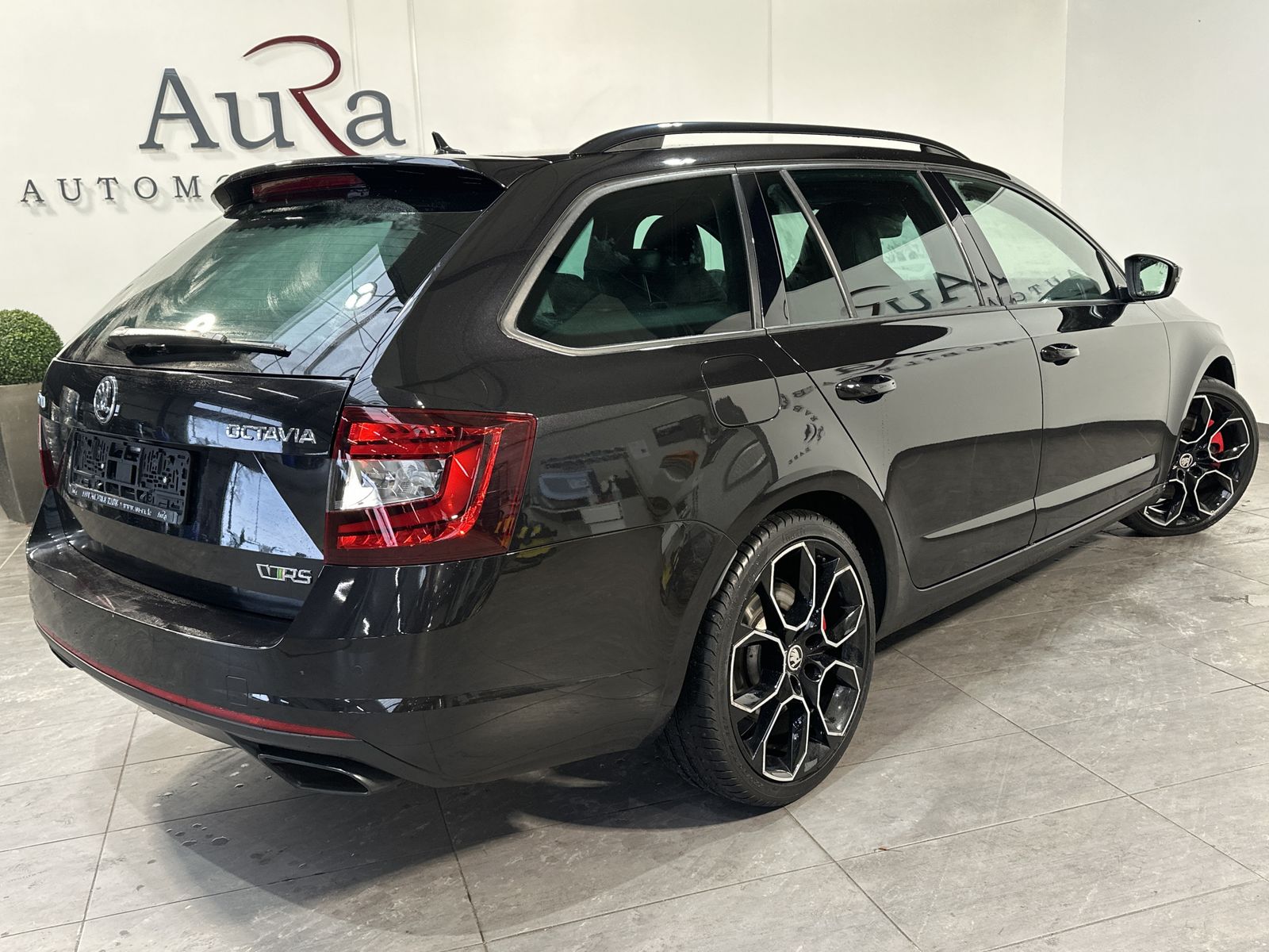 Fahrzeugabbildung SKODA Octavia Combi 2.0 TSI DSG RS NAV+LED+AHK+KAMERA