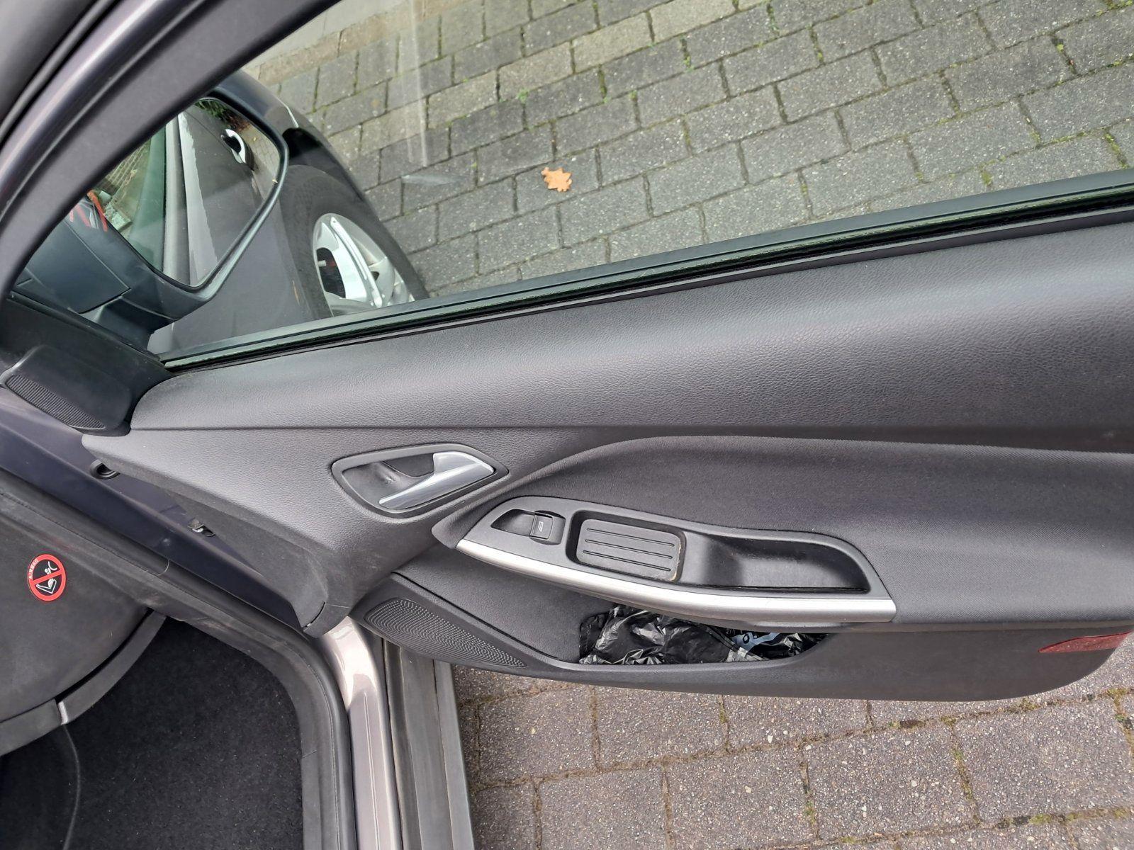 Ford Focus 2014 — photo 13