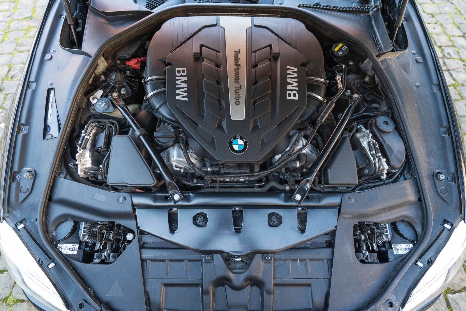 Fahrzeugabbildung BMW 650i xDrive Cabrio H&K LED CARPLAY NAV KAM ACC