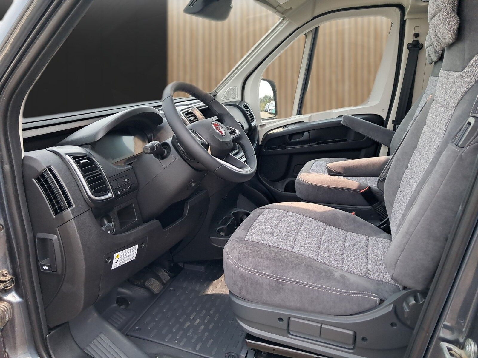 Fahrzeugabbildung Pössl Summit Prime 540 Fiat 140 PS 8627EUR geschenkt