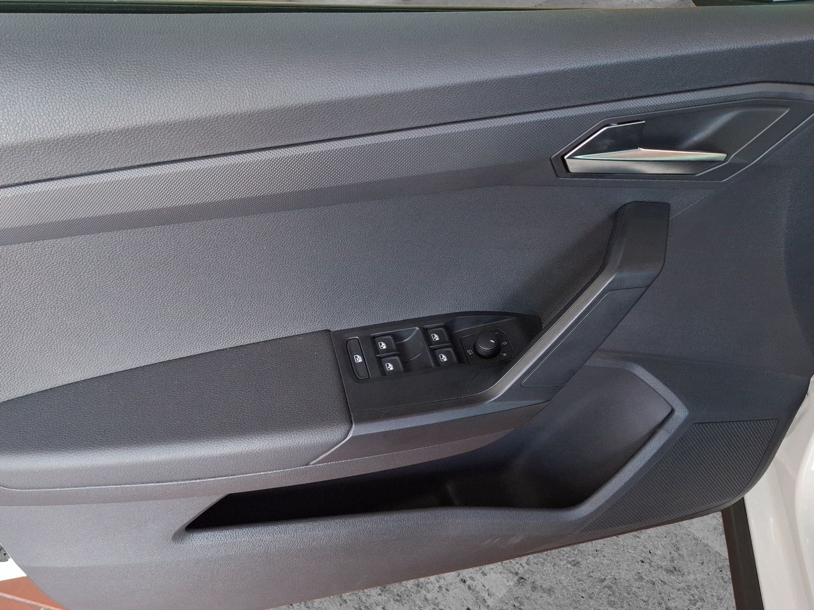 Fahrzeugabbildung SEAT Arona TSI Style LED Navi RFK SHZ GRA APP