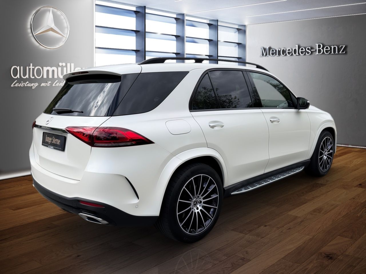 Fahrzeugabbildung Mercedes-Benz GLE 450 4M AMG+AHK+LUFTFAHRW+HEADUP+NIGHT+360+++