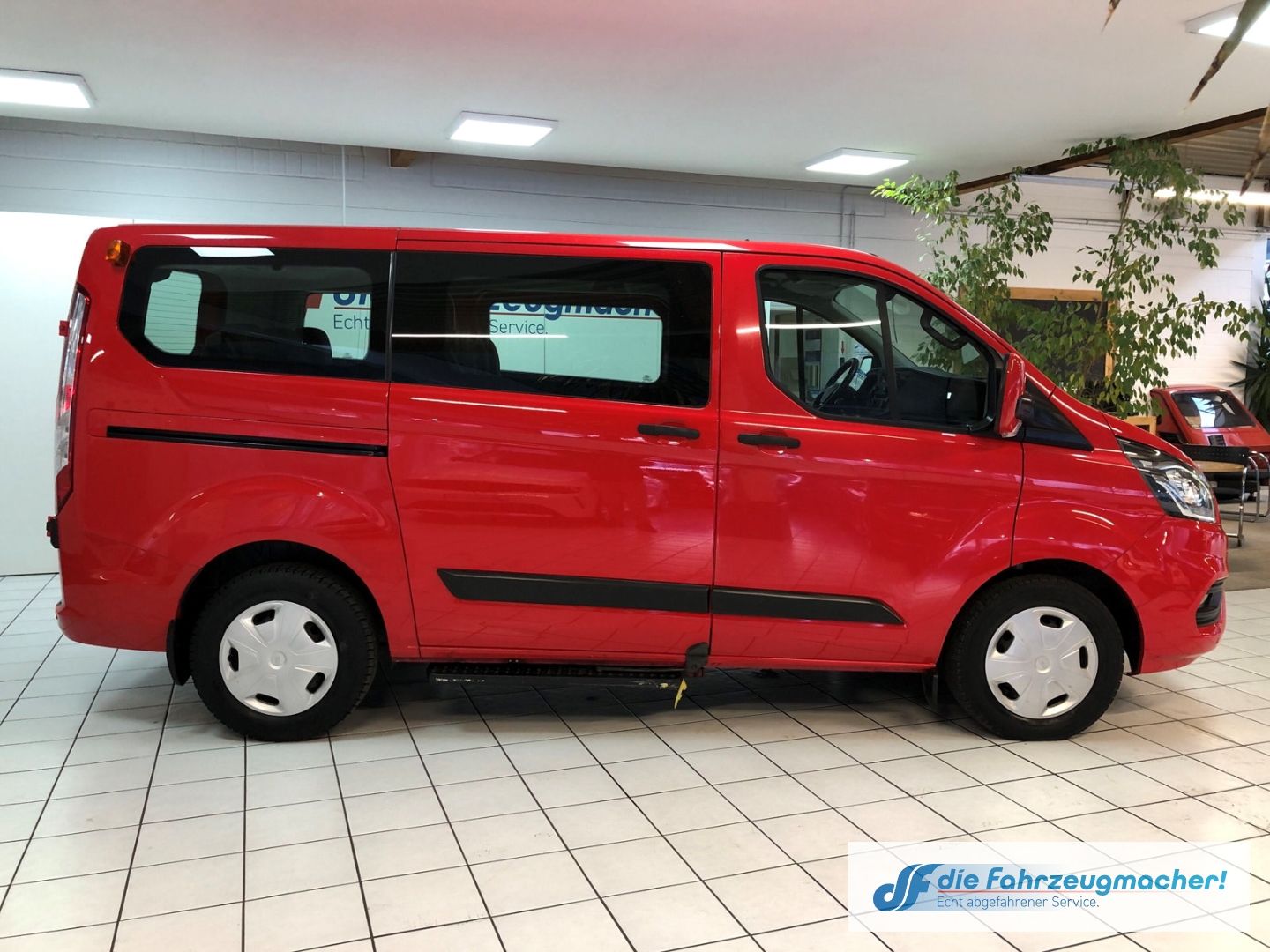 Fahrzeugabbildung Ford Transit Custom Kombi 320 L1 Trend 2.0 TDCi *7263