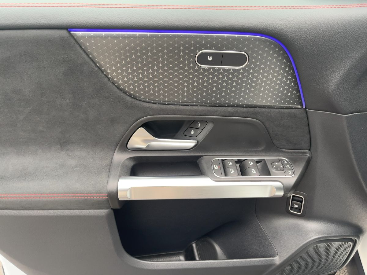 Fahrzeugabbildung Mercedes-Benz GLB 200 d 4M AMG/Night/Pano/360°/AHK