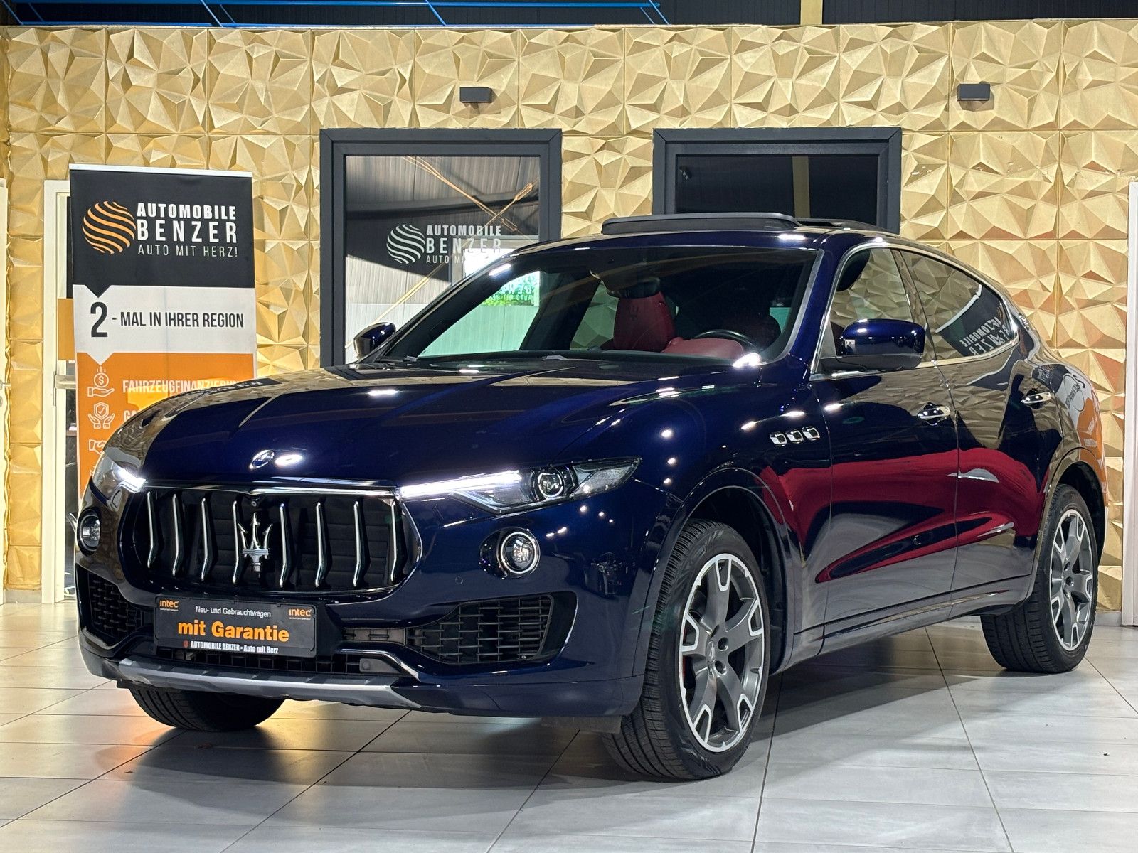 Fahrzeugabbildung Maserati Levante/EXCLUSIVE/RED/360'KAM/PANO/HARMAN-KARDON
