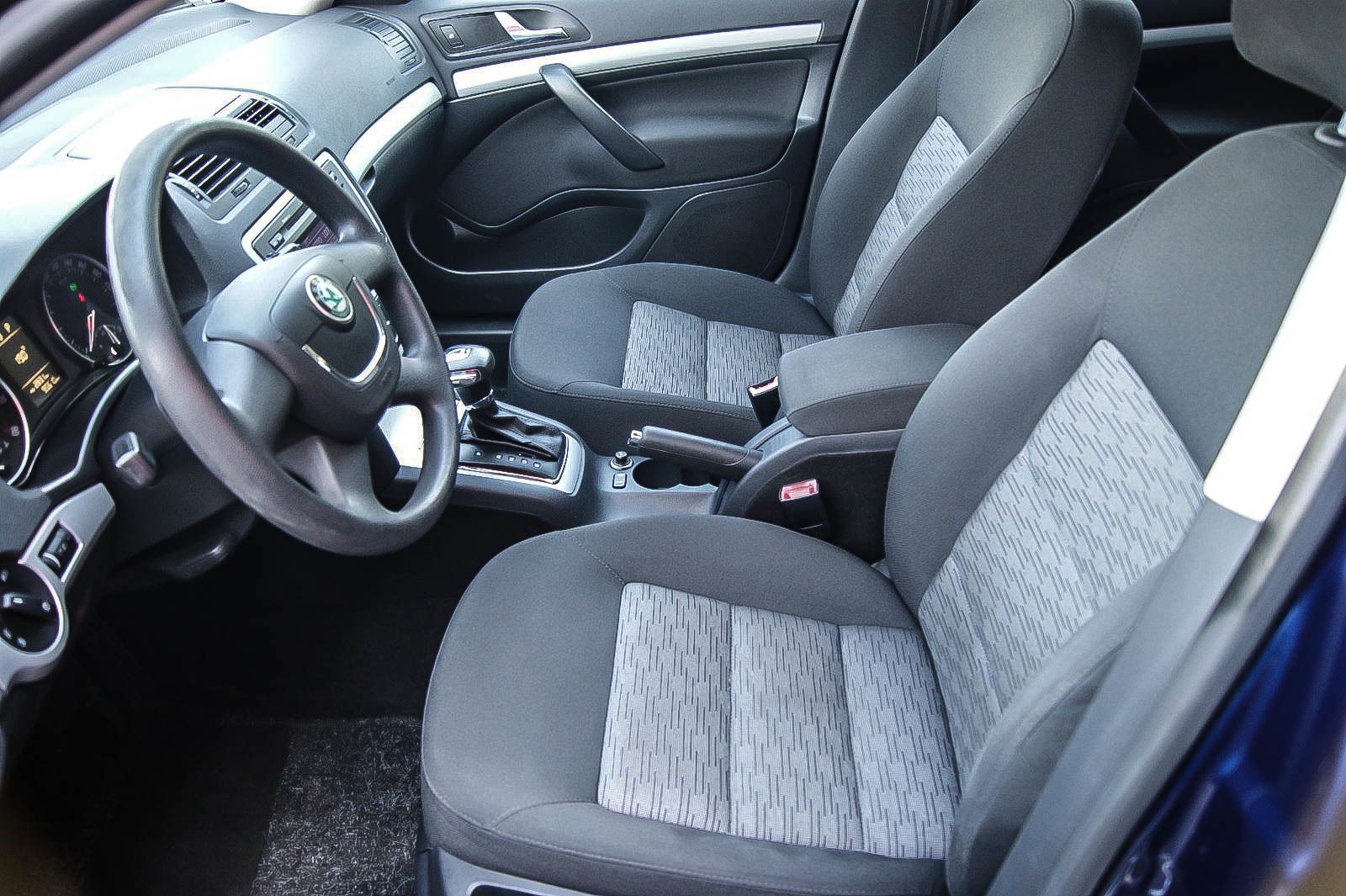 Fahrzeugabbildung SKODA Octavia Combi 1.4TSI DSG ANHZV PDC SIHZG Ambient