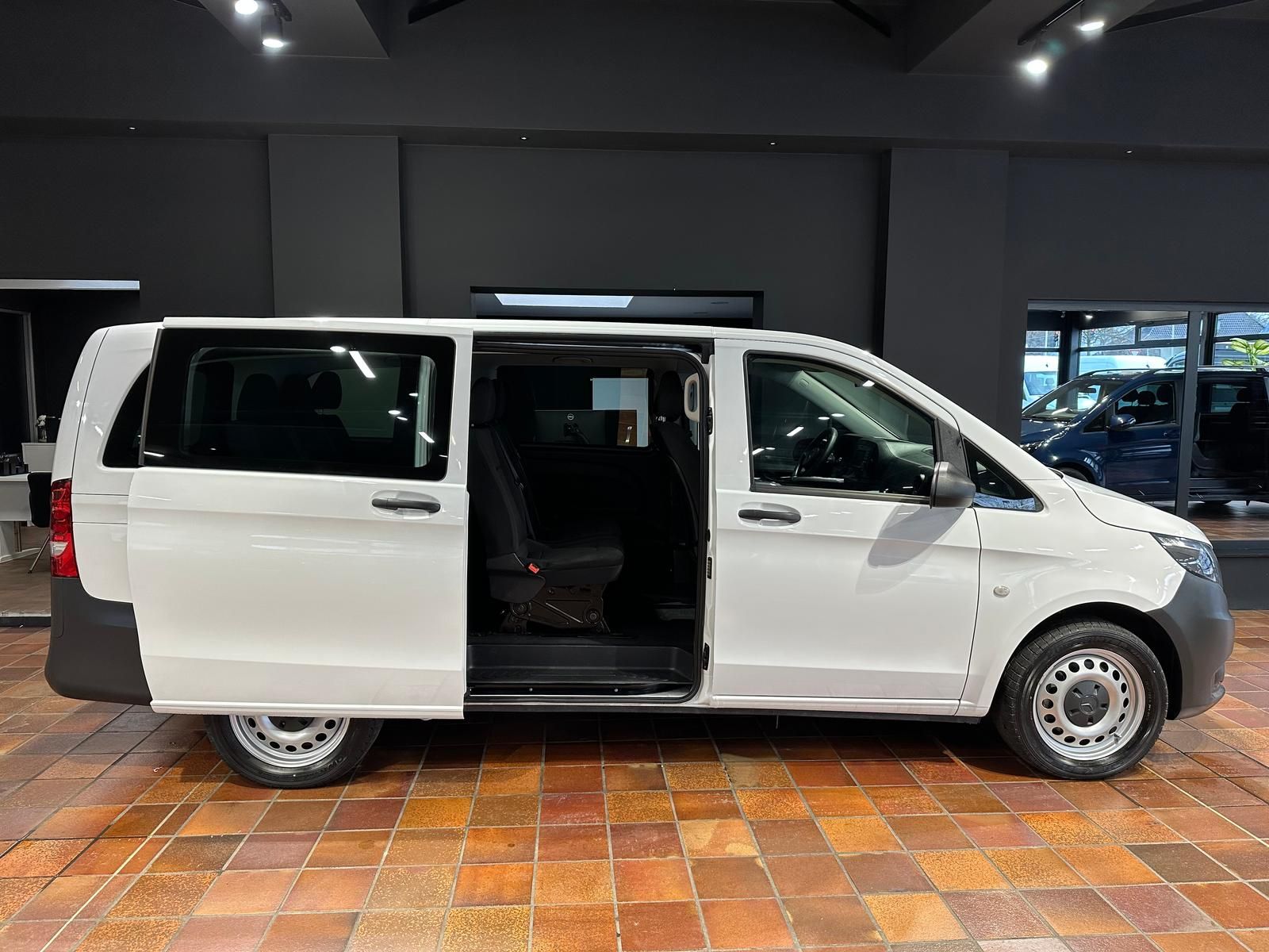 Mercedes-Benz VITO TOURER 114 4X4 9G LANG 8-SITZE SHZ TEMPOMAT imagem 2