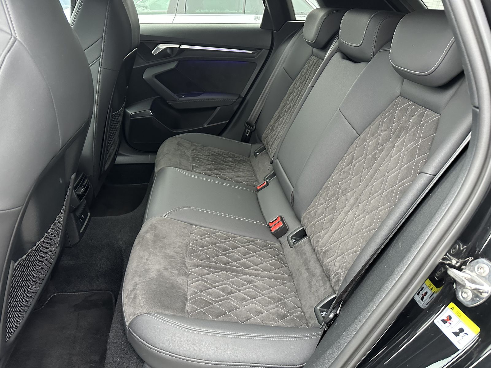 Fahrzeugabbildung Audi A3 SpB 40 TFSI e S-Line Black NAV+LED+B&O+KAMERA